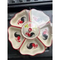 ราคา ชุดออเดิฟL เซรามิค ชุดจานออเดิร์ฟ 6ช่อง พร้อมถาดไม้หมุนได้ กว้าง 14นิ้ว จานออเดิร์ฟเซรามิคลายไก่ จานออเดิฟ ถาดหลุม ออกใบ (55300964349)