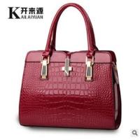 ราคา (พร้อมส่ง)กระเป๋าถือผู้หญิง หนังแก้ว มีสายสะพาย สีไวน์แดง (12223019196)