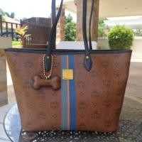 ราคา กระเป๋าสะพายไหล่เอ็มซีเอ็ม​ mcm ของแท้​ size S สภาพสวย อะไหล่สีทอง​ หนังยังแข็ง​ ในรูปไม่ได้ดันทรงนะคะ (2184790269)
