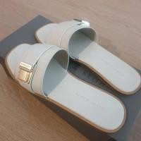 ราคา รองเท้ามือสอง Charles&keith รองเท้าแตะ size36 (ส่งฟรี) (16028233305)