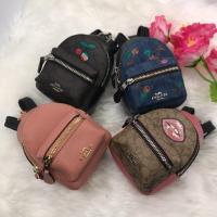 ราคา NEW พร้อมส่ง2,390- ส่งฟรี EMS ทั่วประเทศ สั่งซื้อได้เลย #COACH/พวงกุญแจเป้จิ๋ว ขนาด 4 นิ้ว น่ารักมากก (1518676103)