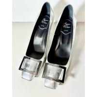ราคา Authentic Roger Vivier metallic leather pumps 37.5 รองเท้า (44227185162)