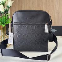 ราคา คป (สด-ผ่อน) สะพายข้างชาย สีดำลายซีนูน 4009 HOUSTON FLIGHT BAG IN SIGNATURE LEATHER (2908827131)