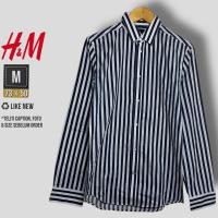 ราคา KEMEJA H&M เสื้อเชิ้ตผู้ชาย สีฟ้า สีขาว ไซส์ M (26987927735)