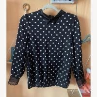 ราคา ส่งต่อ สภาพ 98% เสื้อคอปกแขนยาว สีดำ ลายจุดขาว ผ้าพริ้วเงา ไม่ยืด มีซับใน ปลายแขนลูกไม้ แฟชั่น มือสอง อก 34 นิ้ว (23063629198)