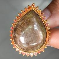 ราคา รหัส 1008 แหวนเงินแท้ชุบทองประดับพลอยเขียวส่องล้อมด้วยออเรนจ์แซฟไฟร์ แบบหยดทิพย์ (25179401749)