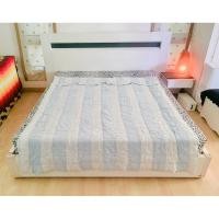 ราคา ผ้านวม ขนาด 5.5-6ฟุต สีฟ้าขาวลายวินเทจ ด้านบนมีระบาย สไตล์วินเทจ มือสองขายตามสภาพ สินค้าญี่ปุ่น-เกาหลีแท้ (26721375587)