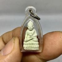 ราคา พระชัยวัฒน์ผง สมโภชพระกริ่งใหญ่ วัดสุทัศน์ ปี 2534 สภาพสวย เดิมๆ เลี่ยมพลาสติก (G 199) (23982652912)