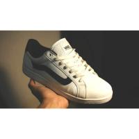 ราคา รองเท้า vans มือสอง สภาพดี (2415111785)