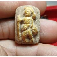 ราคา a92ชื่อพระชูชกมหาลาภหลวงพ่อแย้ม วัดสามง่าม ปี 2548 เนื้อดิน จ.นครปฐม (27785908919)