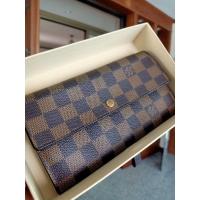 ราคา Louis Vuitton damier กระเป๋าสตางค์สามพับ dc 06มือสองสภาพดี ของเเท้ (19788718123)