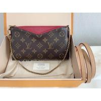 ราคา Used Lv pallas clutch mono ปี2018 แท้สภาพดีมาก (16018436157)