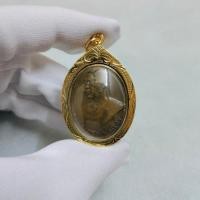 ราคา จี้พระหลวงปู่ฝั้น อาจาโร เหรียญรุ่นแรก วัดป่าถ้ำขาม ปี 2507 ศิษย์ ทอ สร้างถวาย เลี่ยมกรอบอย่างดี พร้อมบูชา (22942478792)