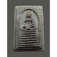 ราคา พระสมเด็จเข่าบ่วง หลวงพ่ออิฏฐ์ วัดจุฬามณี จ.สมุทรสงคราม ปี 2548 เนื้อผง (19266740923)