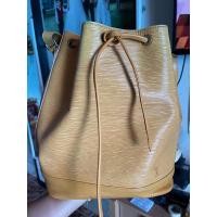 ราคา Louis vuitton noe epi dc 1994 ขนาด gm มือสองยังสวย มีตำหนิตรงสายไม่มีผลต่อการใช้งาน สามารถสปายาแนวได้ค่ะ (21571152561)