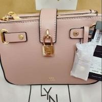 ราคา ส่งฟรี กระเป๋า Lyn 8" แท้% จากshop Newป้าย2,590- มีสายยาว ส่งฟรีเคอรี่ Shopee พร้อมแจกโค้ดส่วนลด 100.- (2244001384)