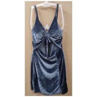 ราคา ชุดเดรสสั้นรัดรูป ผ้ากำมะหยี่หนายืดเยอะ ใส่ไปปาร์ตี้ ใส่เที่ยวกลางคืน ใส่ทำงานกลางคืน ใส่ออกงานได้ (19723034412)