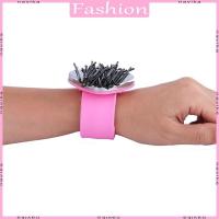 ราคา Nav สายรัดข้อมือแม่เหล็กกิ๊บติดผม Pins Holder สายรัดข้อมือแม่เหล็กเพื่อถือ Bobby Pin (26382978641)