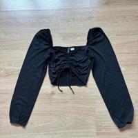 ราคา H&M เสื้อครอปแขนยาวสีดำ (41157046638)