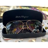 ราคา Salvatore FERRAGAMO แท้มือสอง แว่นกันแดดทรงนักบินเลนส์สีชาไล่สี SF172S 687 (60-13 -140) made in Italy 318 (24240157992)