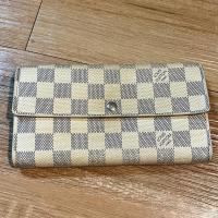 ราคา LV Damier Azur Sarah wallet แท้ มือสอง (22631357508)