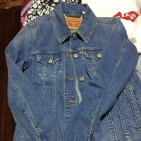 ราคา เสื้อแจ๊กเกทยีนส์ Levi's ของแท้ มือ 1 จ้า สีตามในรูปเลยค่า (1507731414)