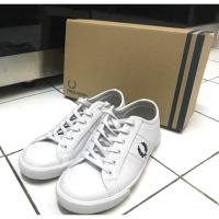 ราคา FRED PERRY (Size :uk3/usa4/Eu36) ของแท้ 100% สภาพดีมาก ใส่ 2 ครั้ง (7221809653)