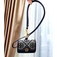 ราคา เคสกระเป๋าใส่หูฟังแอร์พอด Tory Burch T Monogram Jacquard Airpods Case Style No. 84147 (22490291982)