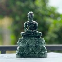 ราคา พระแกะสลัก รู้บี้อินซอยไซต์ Ruby In Zoisite ขนาดหน้าตัก 3 นิ้ว พร้อมฐาน หินเขียวอินเดีย (19881884280)