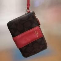 ราคา Coach คล้องแขน สีน้ำตาลเข้มตัดแดง แท้100% size s (2629809002)