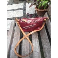 ราคา Burberry cross body สีแดงสดใส ใหม่ๆเลย 3900฿ (239619383)