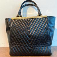 ราคา กระเป๋าสะพาย Michael kors มือสอง ของแท้ ก้นกระเป๋า 10 นิ้ว ปากกระเป๋า 13 นิ้ว (25050752250)