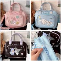 ราคา กระเป๋าสะพายข้าง Sanrio สินค้าลิขสิทธิ์แท้ ขนาด 26×20×12cm ด้านบนมีซิปปิดกันของตก มี 3 ลาย ราคา 329 บาท (40961107076)