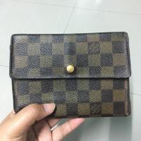 ราคา LV Damier 3พับกลาง มือ2 (7902143316)