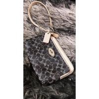 ราคา กระเป๋าCoach คล้องมือใบเล็ก มือสอง (11068700155)