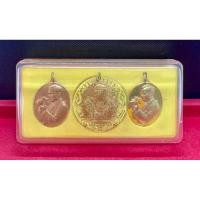 ราคา เหรียญในหลวงทรงกล้อง รัชกาลที่9 พร้อมข็มที่ระลึกงานเฉลิมพระเกียรติ (18232687271)