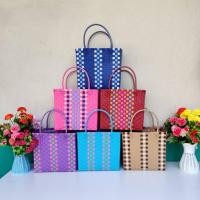 ราคา กระเป๋าสานเส้นพลาสติก กระเป๋าถือ ทรงสี่เหลี่ยม ขนาดกว้าง13ยาว24สูง23 CM วัดจากขอบปากตระกร้า สายสูง 13 CM (5616288018)