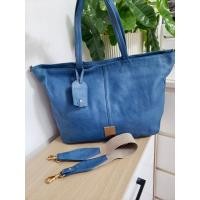 ราคา กระเป๋ามือสอง แบรนด์แท้ Couronne โคโรน tote ใบใหญ่ สีน้ำเงิน หนังวัว หนังมีรอยใช้งาน สายยาวเดิม เป็นสายสปอร์ต (15498264253)