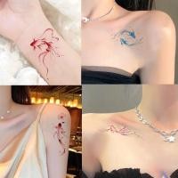 ราคา ขนาดเล็กสดแขนกระดูกไหปลาร้าไหล่ดอกพีชโชคดีโชคดีสักสติกเกอร์ กันน้ําผู้หญิงแขนยาวขนาดเล็กสดแขนกระดูกไหปลาร้าไหล่พีชบลอสซั่มโชคดีก้อยรักแฟชั่นเสื้อผ้าสตรีบู20251204 (41676998874)