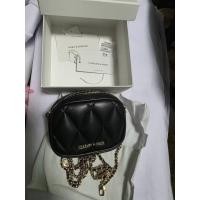 ราคา CHARLES & KEITH Arwen Quilted Mini Bag มือ 2 แท้100% ออก shop มีกล่อง ถุงผ้า ถุงกระดาษครบ (55101408494)