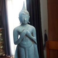 ราคา พระบูชาปางรำพึงพระประจำวันเกิดวันศุกร์สูง 12.5 นิ้ว ฐานกว้าง 3.2 นิ้ว เนื้อทองเหลืองเก่าแห้งหิ้ง ใต้ฐานดินไทยปิดทับ (42508643420)