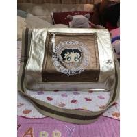 ราคา มีตำหนิบ้างกระเป๋าสะพายข้างผ้าเคลือบสีทอง แบรนด์ ❤️Betty Boop❤️ งานแท้ #มือ2 (7168839859)