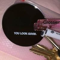 ราคา Glossier You Look Good Mirror (7795943911)