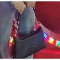 ราคา กระเป๋า Lyn สีดำแต่งอะไหล่ทองพร้อมถุงผ้า ของแท้จากช็อป (29559902503)