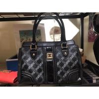 ราคา แบรนด์แท้ “ Pierre Cardin” กระเป๋าถือสุดหรู แบรนด์แท้100 % สภาพสวย ซับในกระเป๋าสะอาด สีสุภาพ เหมาะกับทุกโอกาส (5949579618)