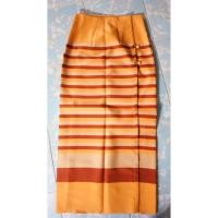 ราคา ผ้าถุงป้ายตัดสำเร็จอัดกาวสีเหลือง ผ้าไทย ผ้าซิ่น (2343021699)