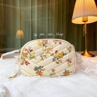 ราคา Tory burch แท้% ( ผ่อนได้ 10 เดือน)TORY BURCH KIRA CHEVRON SMALL CAMERA BAG รุ่นใน shop (9670661164)