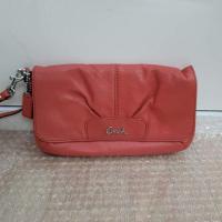 ราคา กระเป๋าโค้ช​ Coach ของแท้​ หนังส้มโอรสสวย คล้องมือ ขนาด​8นิ้ว​ (2447060462)