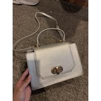 ราคา กระเป๋าสะพายสีเทายี่ห้อ Charles & Keith แท้100% (9011396873)