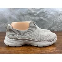 ราคา Skechers Women’s Slip-On Sneakers มือสอง size 37.5 / CM24.5 (40118318641)
